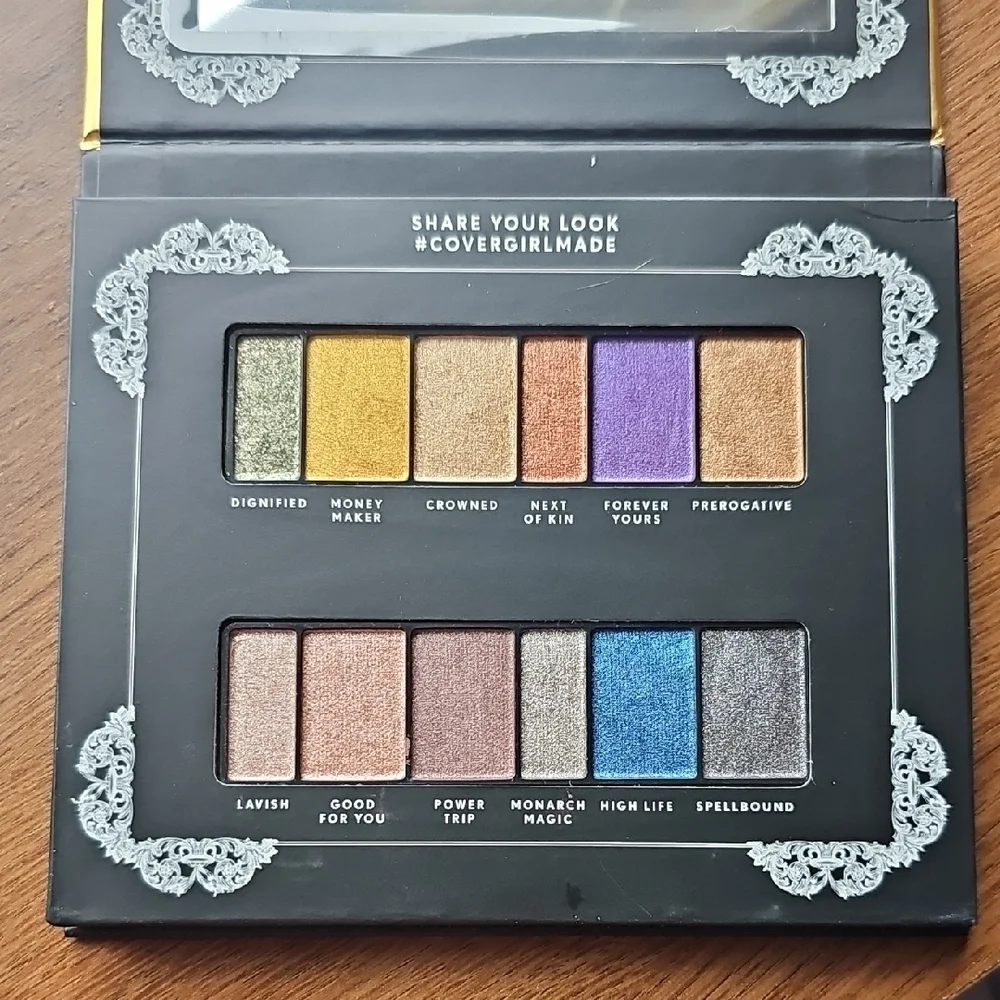 New COVERGIRL Reign Eyeshadow Palette Royalty Collection Queen Smokey Eyeshadow
